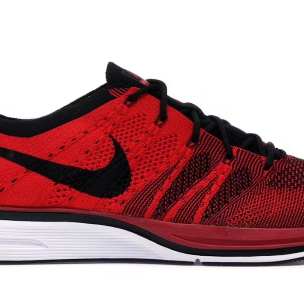Nike Flyknit Trainer in Red and Black